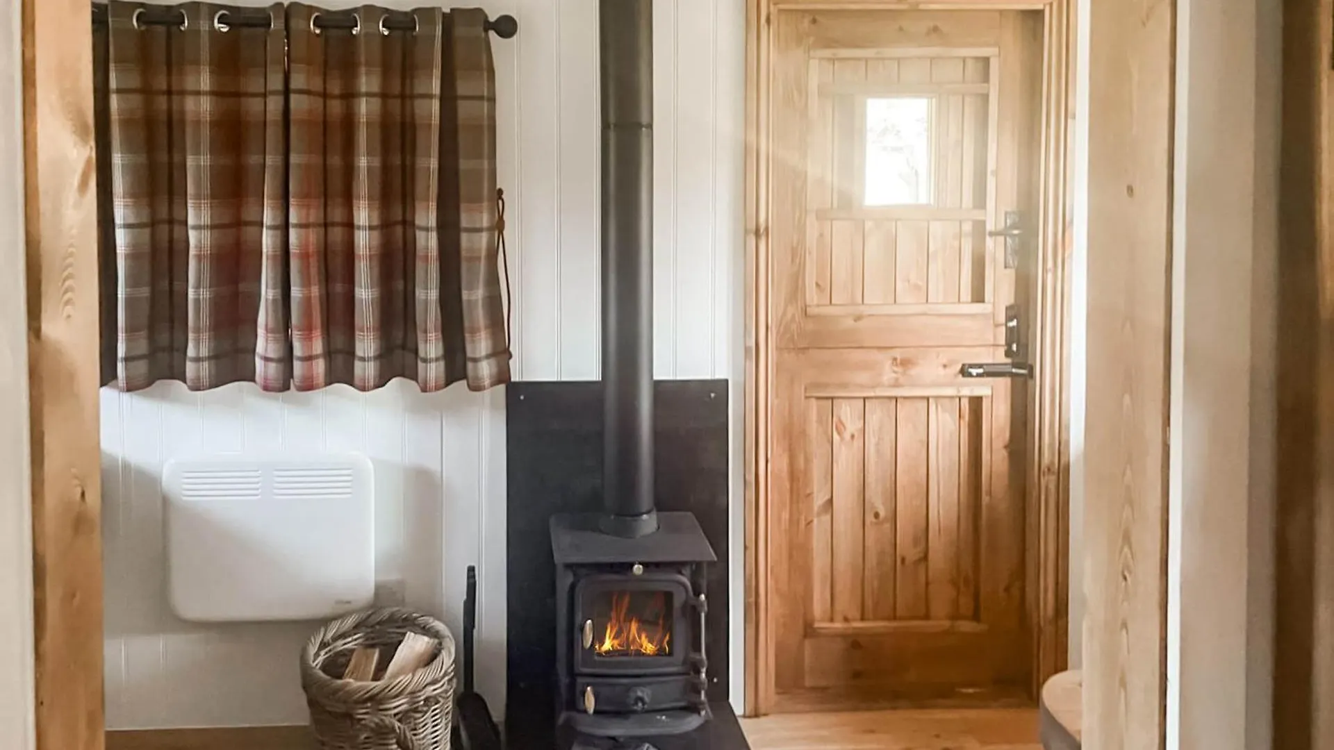 Keldholme Shepherds Hut Two - Uk48621 Kirkbymoorside